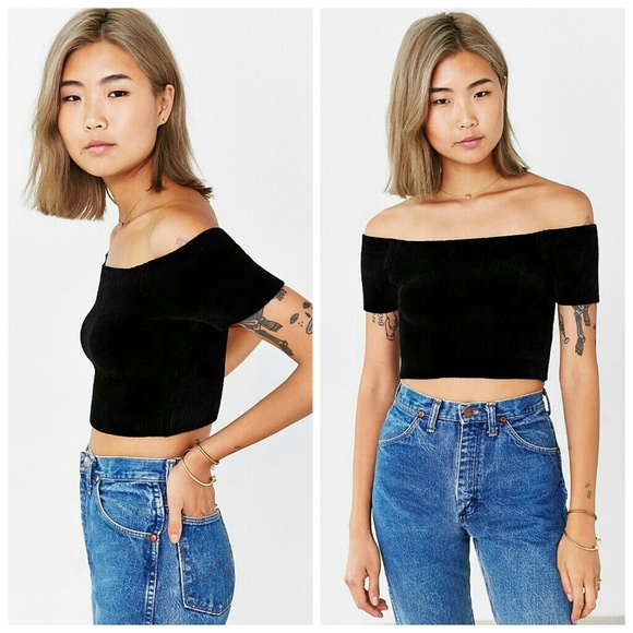 🎉Host Pick🎉 Kimchi Blue Off-The-Shoulder Top - Picture 2 of 5